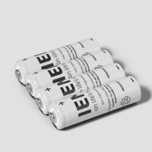 4 stykk oppladbare NiMH batterier